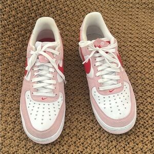 Nike Pink and White Athletic Shoes Low-Top